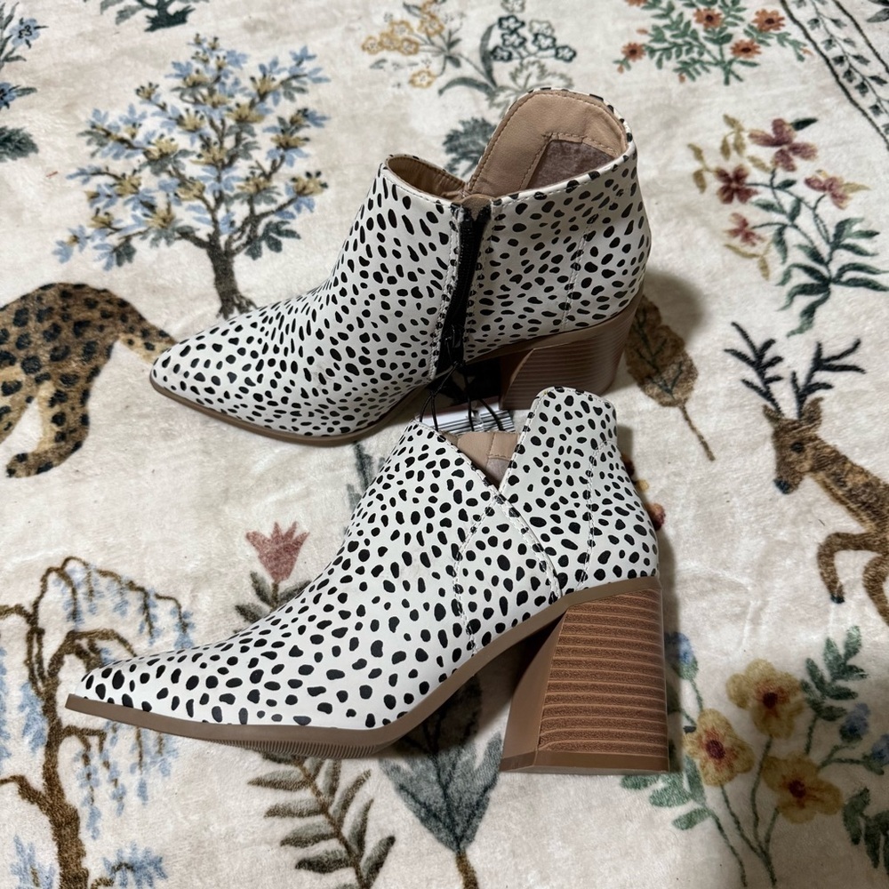 Serra Women's Ankle boots animal print chunky heel Size 7 NWT